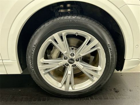 Used 2022 Audi Q8 Prestige w/ Prestige Package image 8