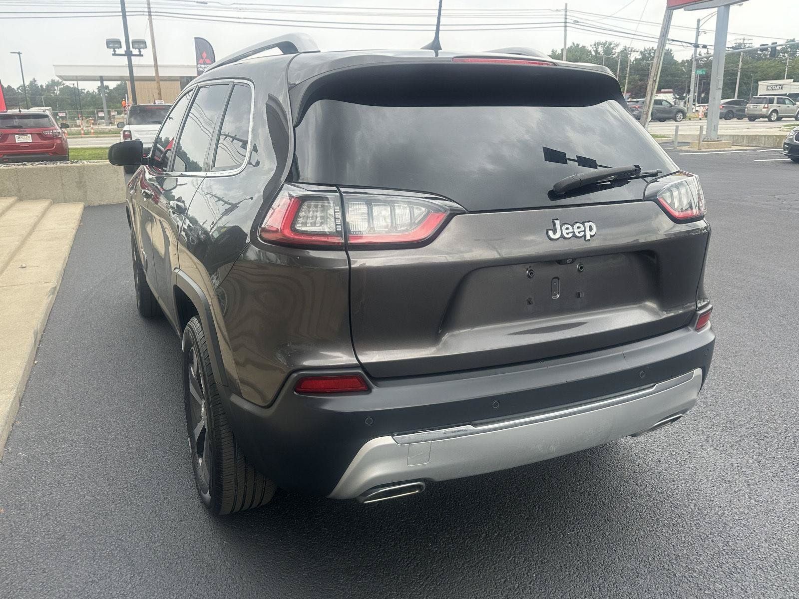 Used 2019 Jeep Cherokee Limited AWD/4WD image 9