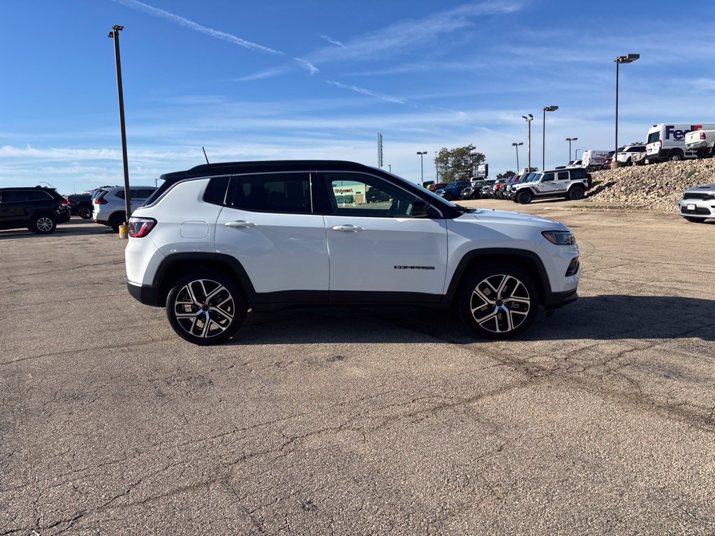 Used 2025 Jeep Compass Limited AWD/4WD image 6