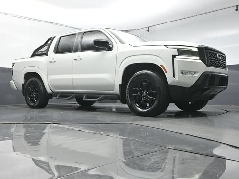 Used 2023 Nissan Frontier SV w/ Midnight Edition Package RWD image 36
