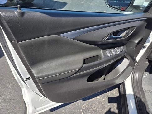 Used 2025 Buick Envista Preferred FWD image 33