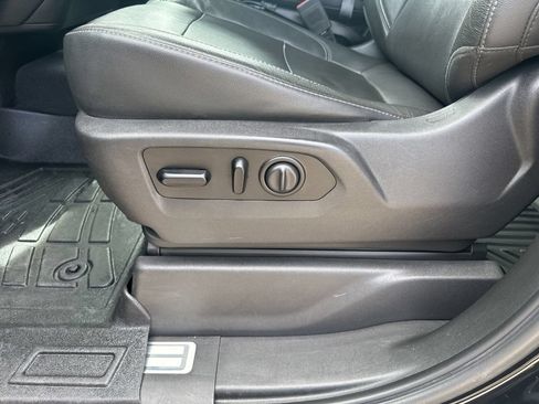 Used 2019 Chevrolet Silverado 1500 LTZ AWD/4WD image 12