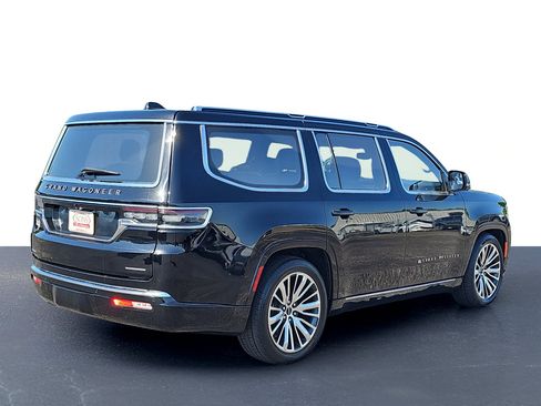 Used 2022 Jeep Grand Wagoneer Series III w/ Rear Seat Video Group 1 AWD/4WD image 7