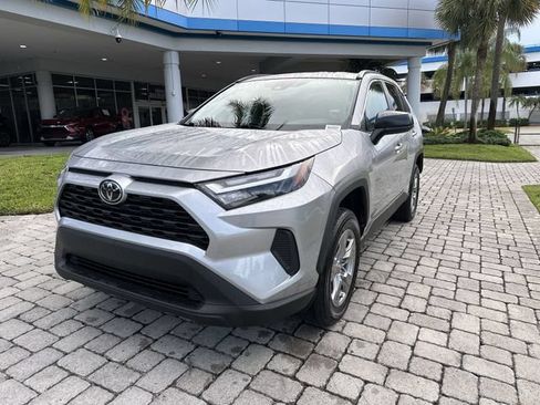 Used 2025 Toyota RAV4 LE AWD/4WD image 20