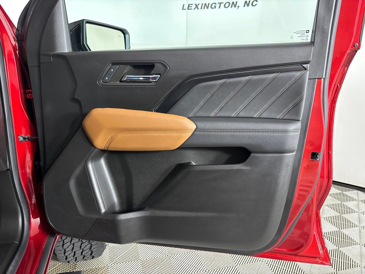 Used 2024 GMC Canyon AT4 w/ AT4 Premium Package AWD/4WD image 29