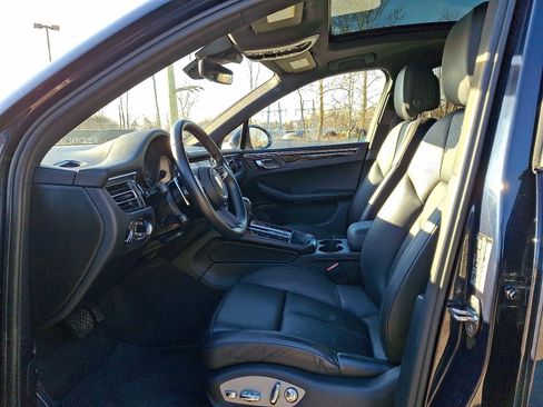 Used 2022 Porsche Macan image 13