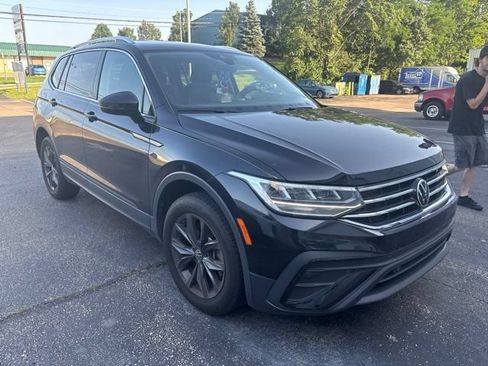 Certified 2023 Volkswagen Tiguan SE FWD image 35