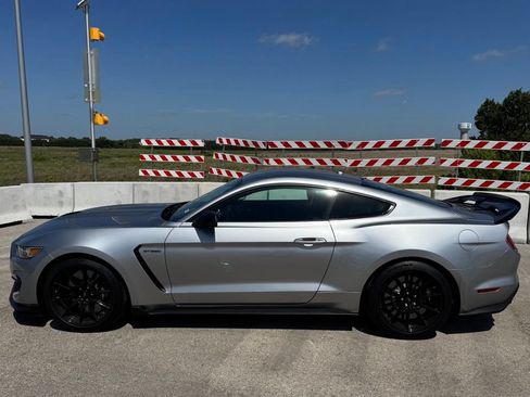 Used 2020 Ford Mustang Shelby GT350 w/ Technology Package RWD image 4