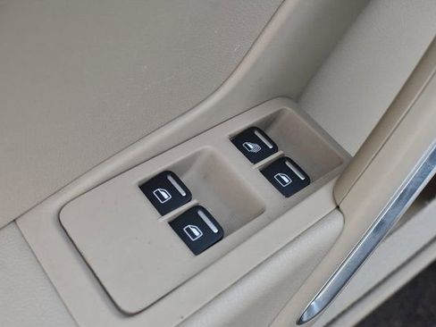 Used 2018 Volkswagen Beetle 2.0T Coast image 16