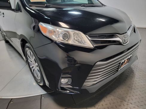 Used 2020 Toyota Sienna XLE FWD image 3