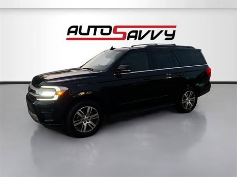 Used 2024 Ford Expedition XLT image 3
