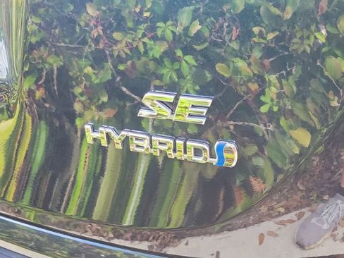 Used 2018 Toyota RAV4 SE image 5