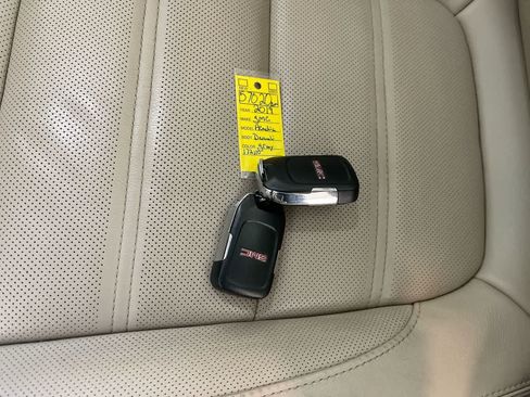 Used 2019 GMC Acadia Denali w/ GMC Pro Grade Package AWD/4WD image 28