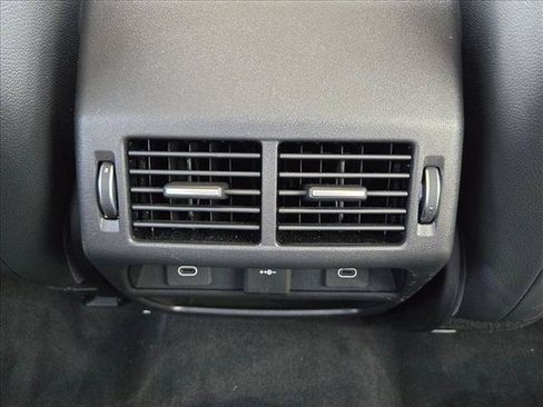 Used 2023 Land Rover Discovery Sport SE AWD/4WD image 17