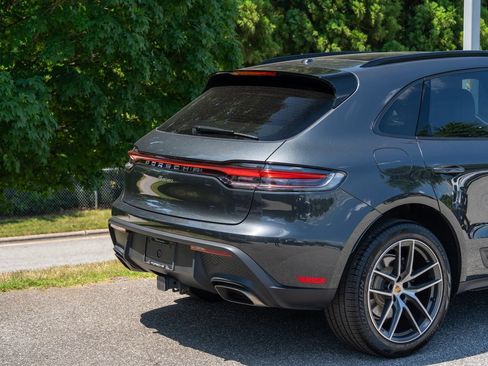 Certified 2025 Porsche Macan AWD/4WD image 13