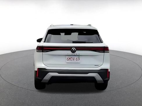 Used 2026 Volkswagen Tiguan SE AWD/4WD image 14