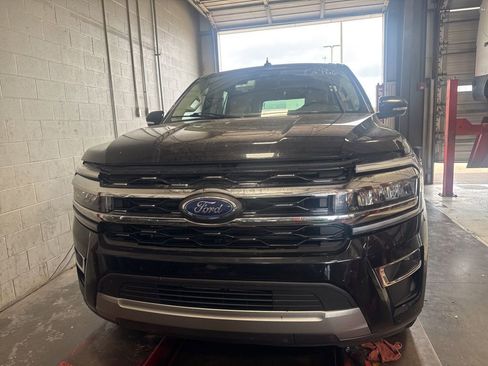 Used 2024 Ford Expedition Max Limited image 2