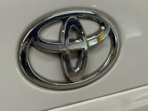 Used 2010 Toyota Corolla LE image 14