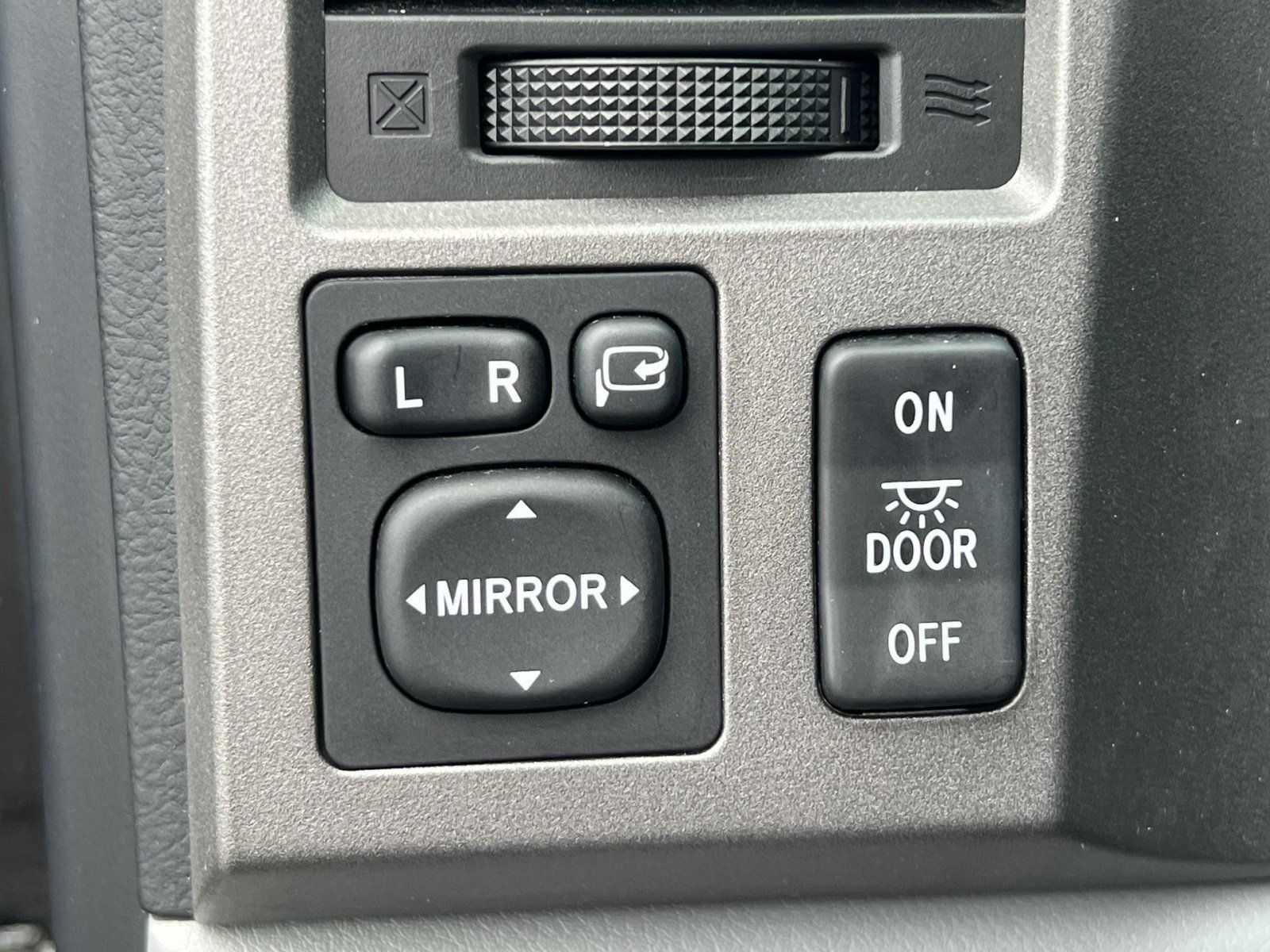 Used 2011 Toyota Tundra Limited w/ Memory Pkg AWD/4WD image 36