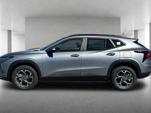 New 2026 Chevrolet Trax LT w/ Sunroof Package FWD image 7