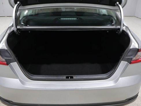 Used 2025 Toyota Camry LE image 4