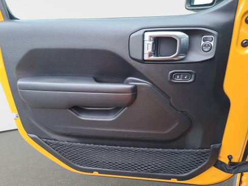 Used 2021 Jeep Gladiator Willys image 25