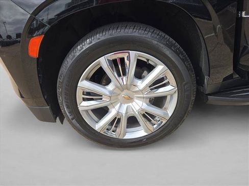 Used 2021 Chevrolet Suburban High Country AWD/4WD image 21