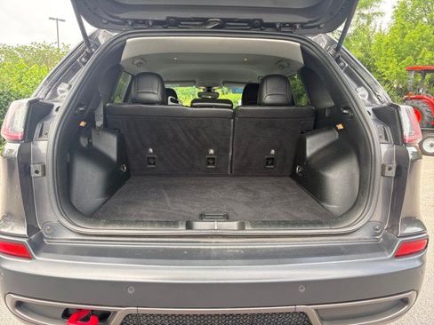 Used 2019 Jeep Cherokee Trailhawk AWD/4WD image 14