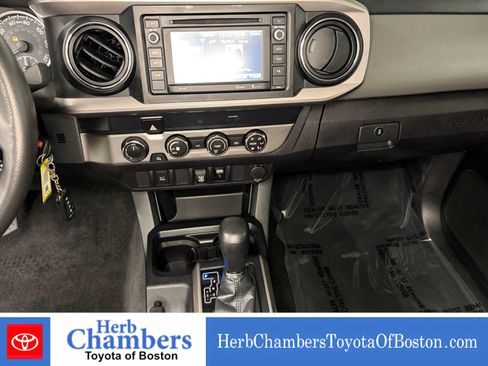 Used 2019 Toyota Tacoma SR5 AWD/4WD image 16