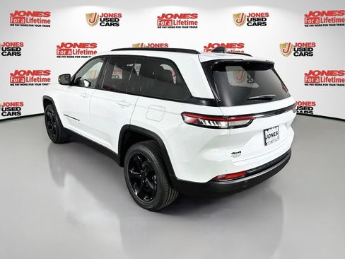 Used 2023 Jeep Grand Cherokee Altitude AWD/4WD image 2