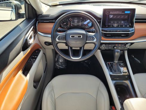 Used 2022 Jeep Compass Limited w/ Mopar Graphics Package image 11