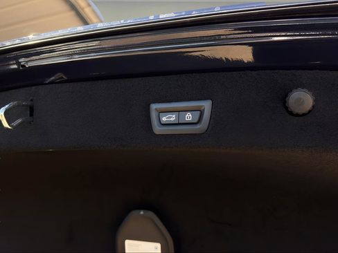 Used 2020 BMW 740i w/ Premium Package image 29