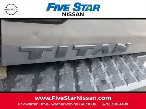 Used 2021 Nissan Titan PRO-4X w/ Pro-4x Convenience Package AWD/4WD image 11