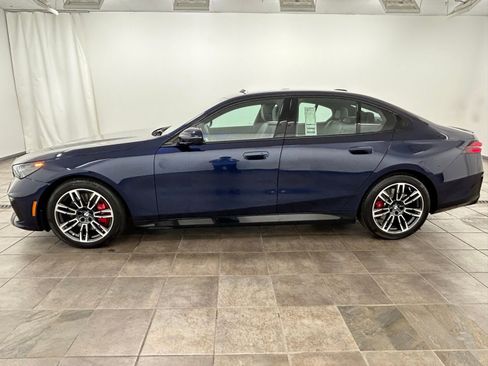 Used 2024 BMW 540i xDrive w/ Premium Package image 2