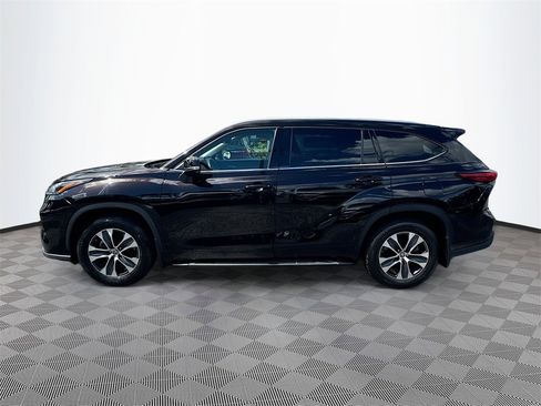 Used 2022 Toyota Highlander XLE image 8