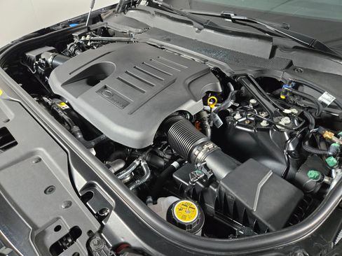 Used 2025 Land Rover Discovery Dynamic SE image 20