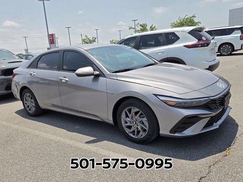 Used 2024 Hyundai Elantra Blue FWD image 6