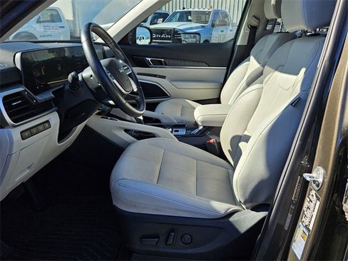 Used 2023 Kia Telluride EX w/ EX Captain's Chair Package image 10