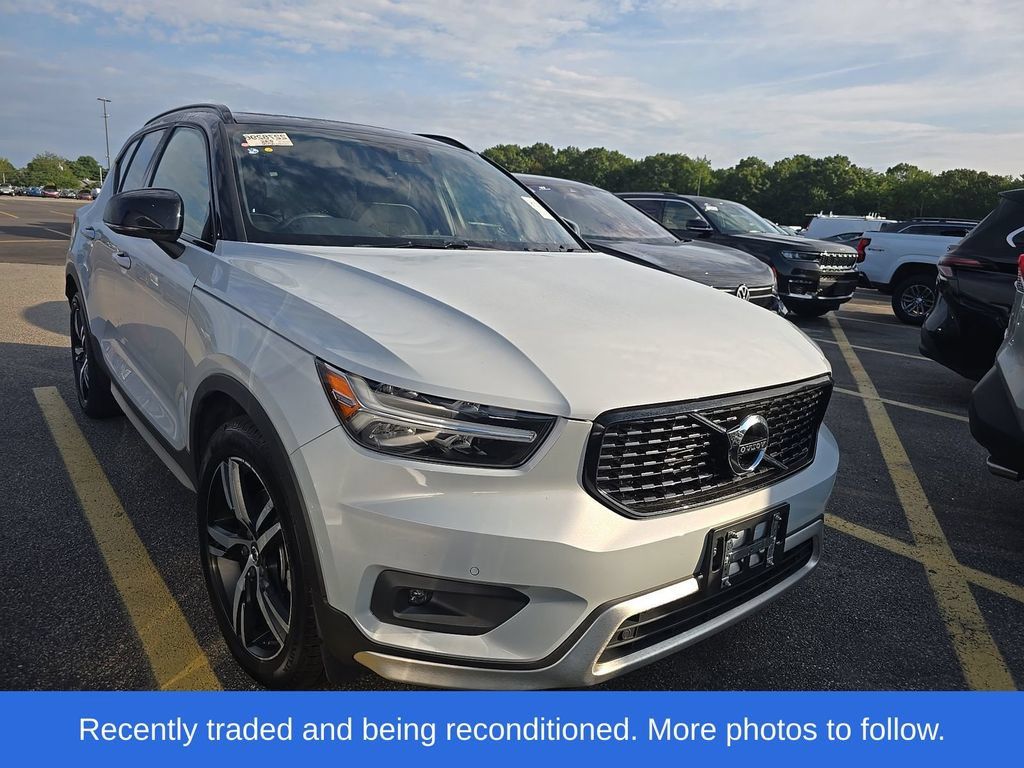Used 2021 Volvo XC40 T5 R-Design AWD/4WD image 1