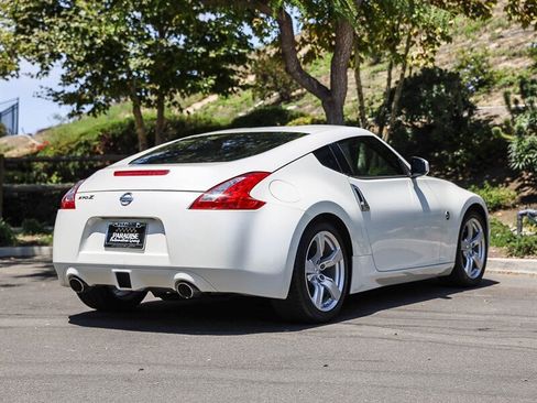 Used 2010 Nissan 370Z Coupe RWD image 5