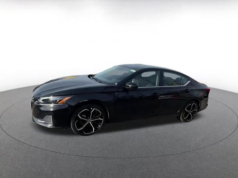 Used 2025 Nissan Altima 2.5 SR image 8