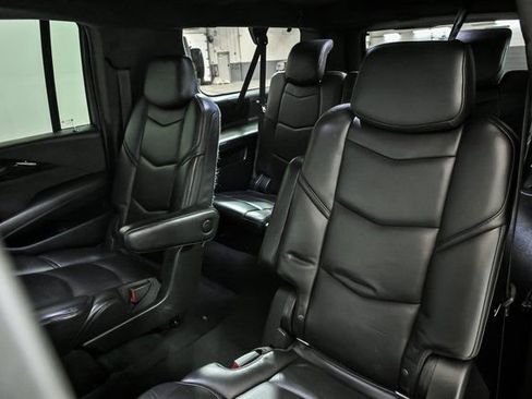 Used 2019 Cadillac Escalade ESV Platinum image 16