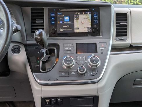 Used 2015 Toyota Sienna XLE Premium FWD image 18