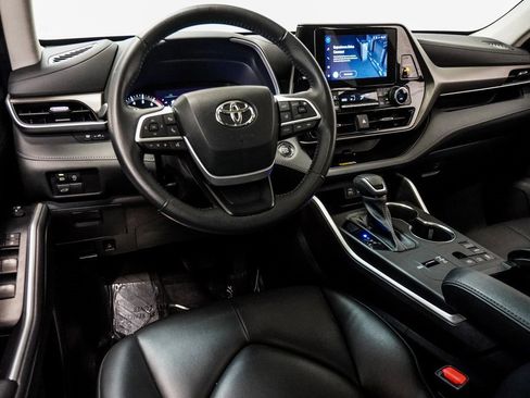 Used 2023 Toyota Highlander XLE image 15
