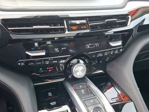 Certified 2023 Acura MDX w/ Technology Package image 17