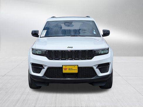 Used 2023 Jeep Grand Cherokee Altitude AWD/4WD image 2