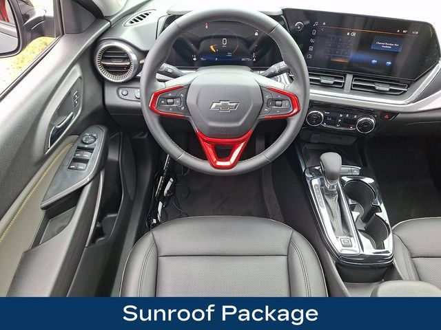 Used 2024 Chevrolet Trax ACTIV w/ Sunroof Package FWD image 3