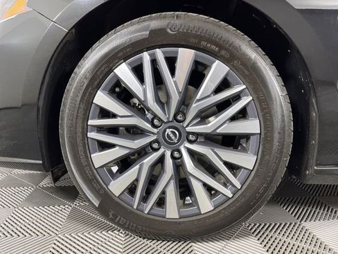 Used 2023 Nissan Altima 2.5 SV image 13