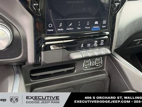 Used 2023 RAM 1500 Laramie AWD/4WD image 16