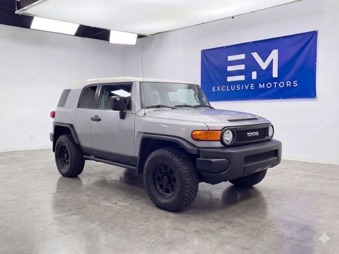 Used 2011 Toyota FJ Cruiser 4WD w/ Upgrade Pkg image 1